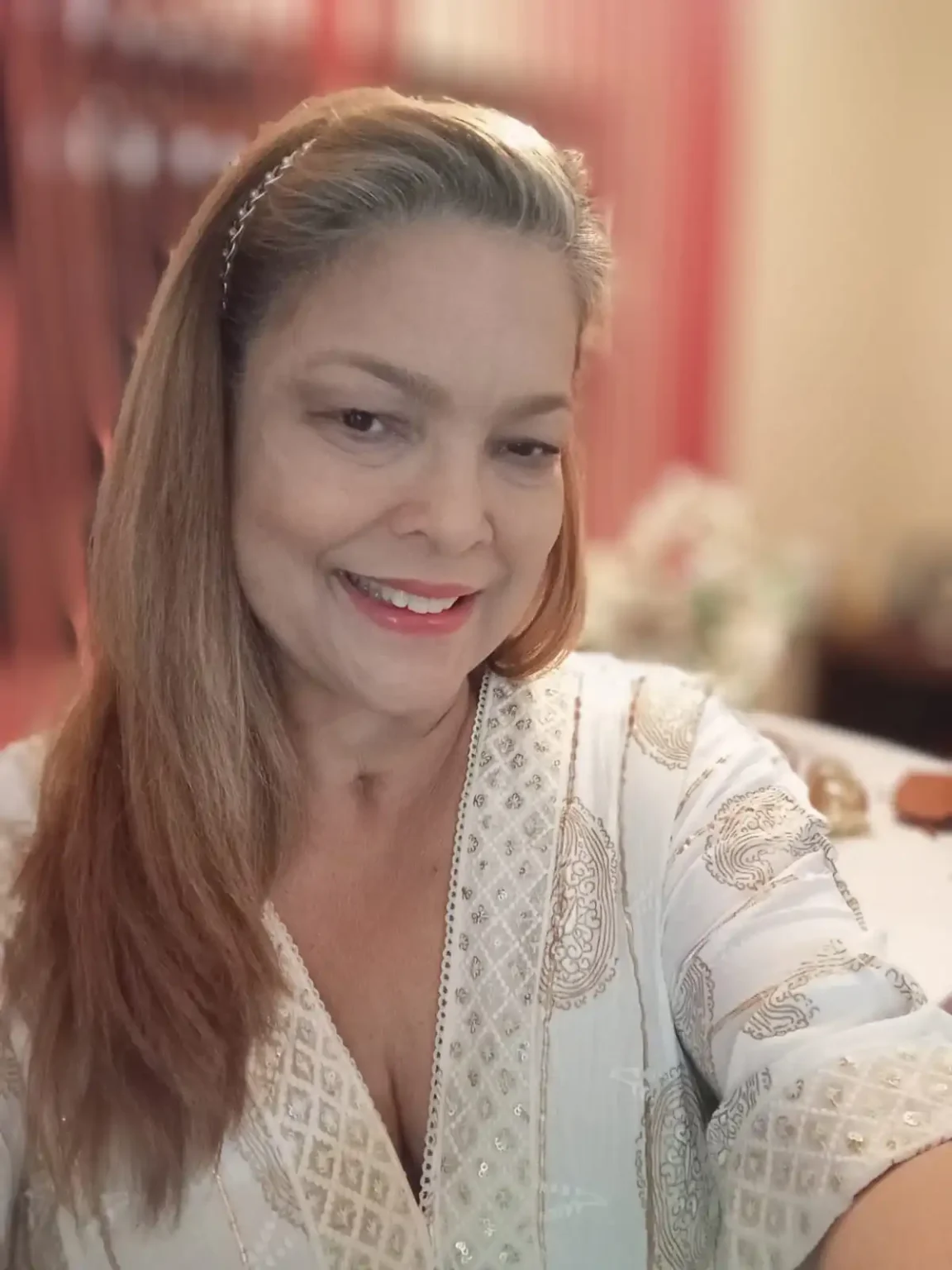 Valéria Hoehne sorrindo